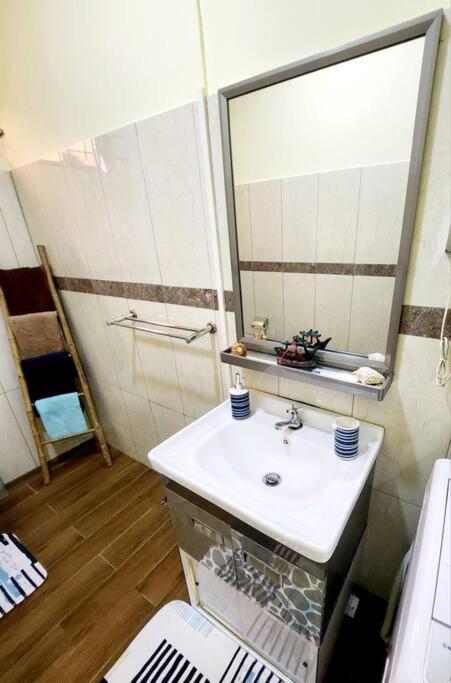 Kot Nu - Beach Themed Apartment - 3 Mins Walk From The Sea Flic-en-Flacq 외부 사진